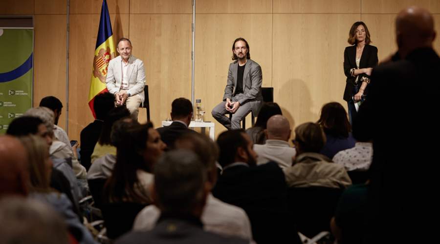 Xavier Espot i Landry Riba en la reunió de poble a Andorra la Vella (SFGA)