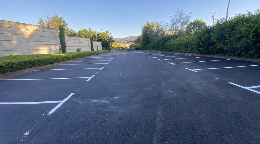 Aparcament rehabilitat situat prop del cementiri de la Seu (Aj. la Seu)