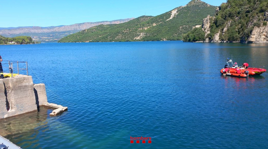 Tasques de recerca del noi desaparegut dissabte al voltant de la presa de Sant Antoni, a Talarn (Foto: Bombers Generalitat)