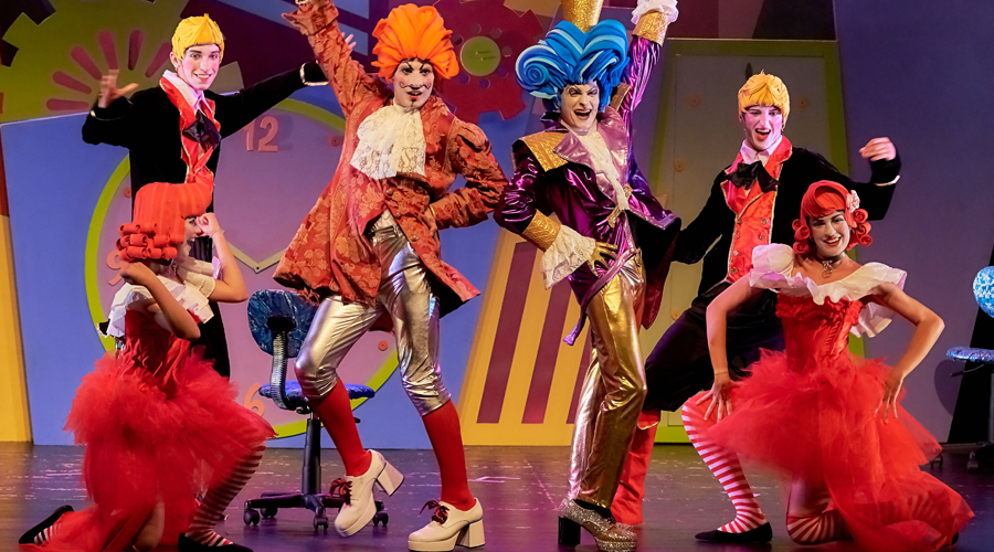 ‘El vestit POP de l’emperador’, de @larodaproduccions