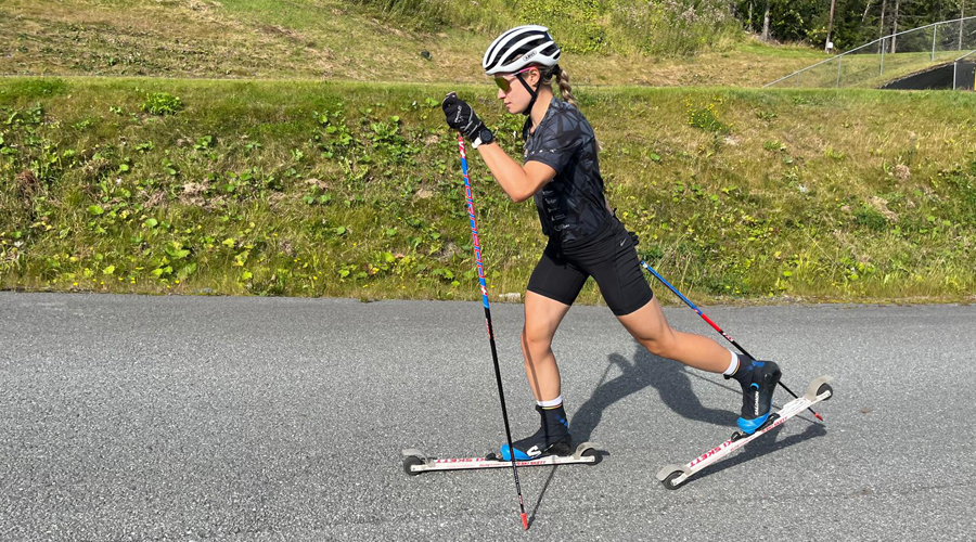 Gina del Rio entrenant rollerski a Trondheim (FAE)