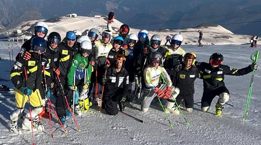 Imatge a les Deux Alpes de l'equip U16 de l'EEBE (FAE)