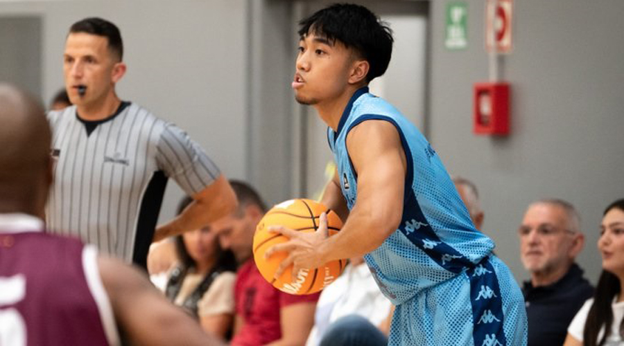 Aaron Ganal fent circular la pilota (BC Andorra)