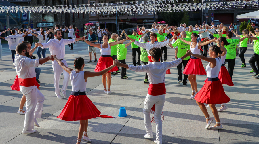 Encamp respira un ambient sardanista durant aquest cap de setmana (Comú d'Encamp)
