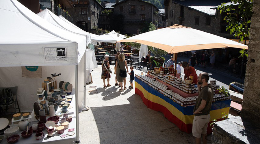 Una edició anterior del Mercat Artesanal d'Ordino. Foto: Comú