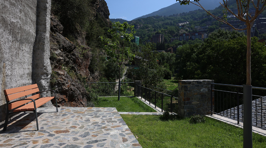 El mirador de Caldes encara no ha estat inaugurat, però sí obert al públic (comuee)