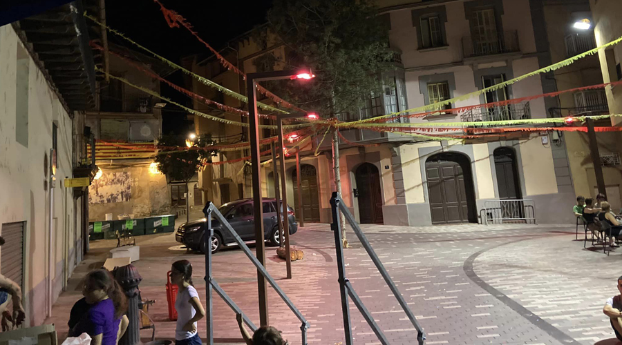 La plaça de l'Arbre, a punt per als actes de la Festa Major de Castellciutat (RàdioSeu)