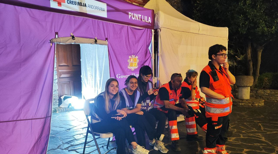 Punt Lila i Creu Roja en una festa major (Creu Roja Andorrana)