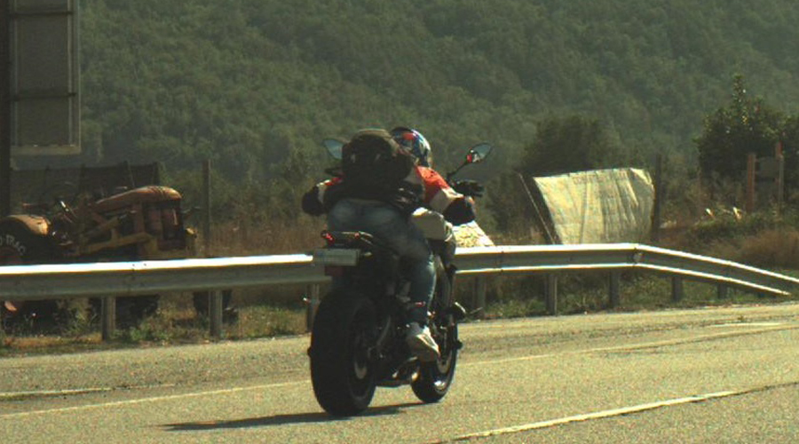 Fotografia de la Policia catalana al motorista inconscient (Mossos d'Esquadra)