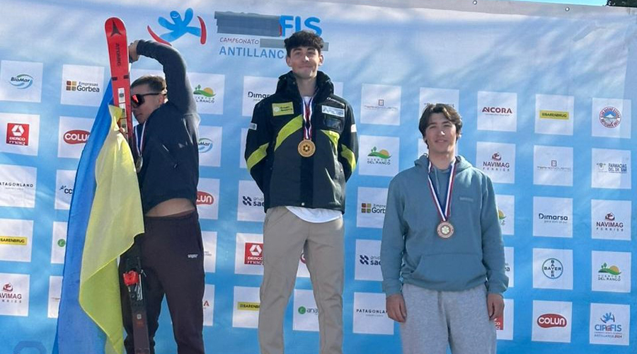 Éric Ebri en el més alt del podi en guanyar el gegant (FAE)