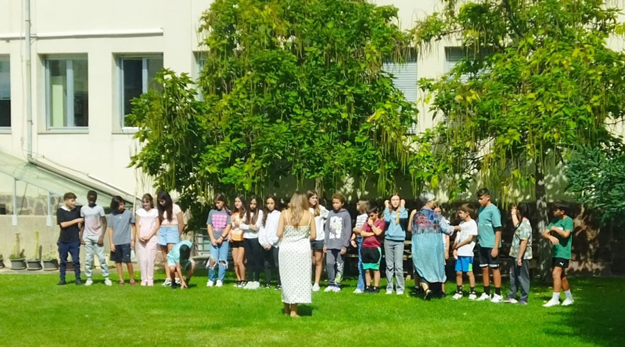 Alumnes i mestres a l'institut Joan Brudieu de la Seu (Aj. la Seu)