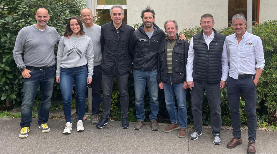 La delegació andorrana, amb els representants de Grandvalira i de la FAE, a Zurich. Foto FAE
