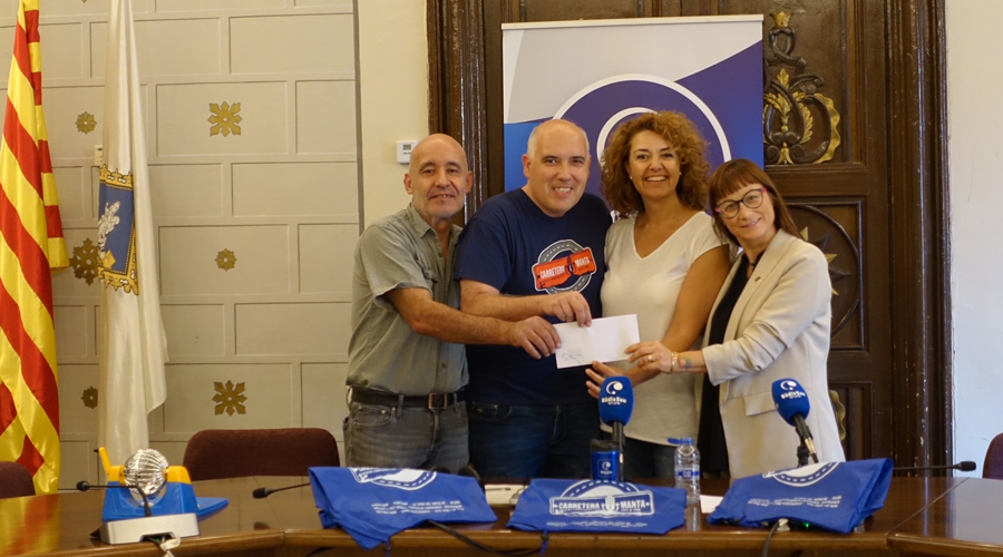 Lliurament de l'aportació solidària de 'Carretera i Manta' a AUTEA Alt Pirineu, per gentilesa de SIMAC Electrònica (RàdioSeu)