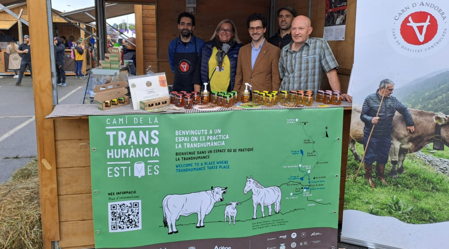 El ministre Casal -tercer per l'esquerra- a l'estand d'Andorra (SFGA)