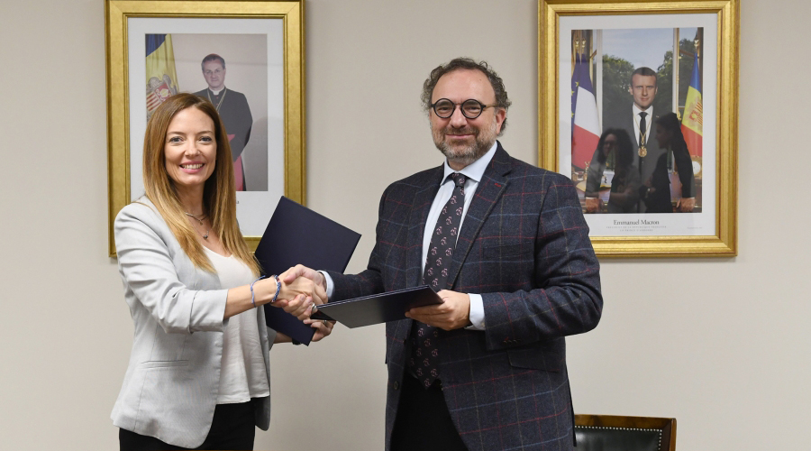 La ministra de Salut, Helena Mas, i el rector de l'UdA, Juli Minoves (SFGA)