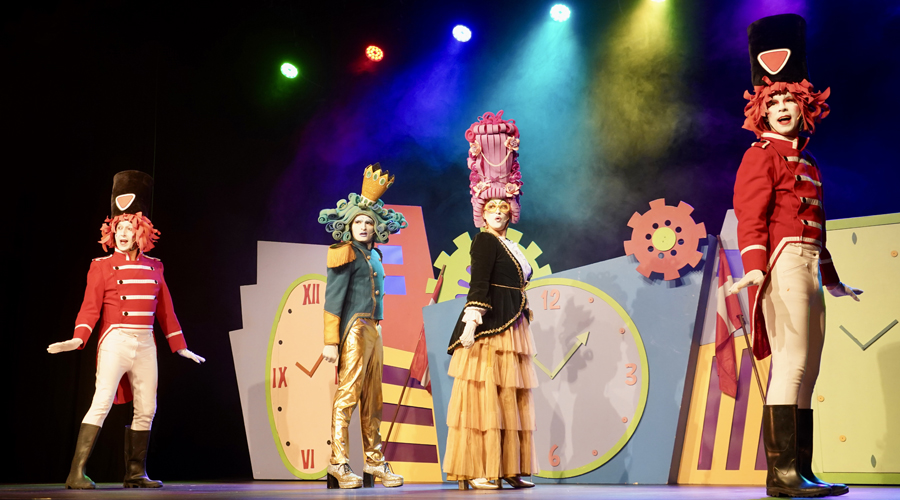 Un instant del musical "El Vestit Pop de l'Emperador" (Comú d'Encamp)