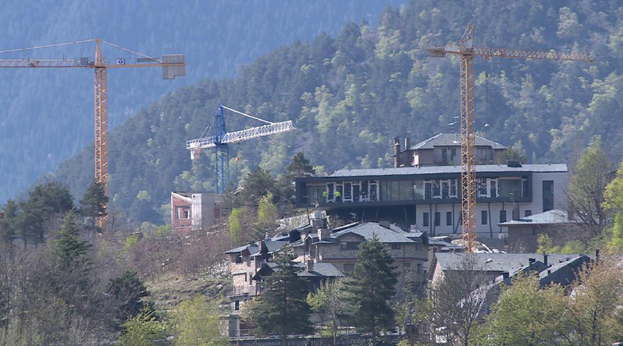 Unes propietats en construcció (ATV)