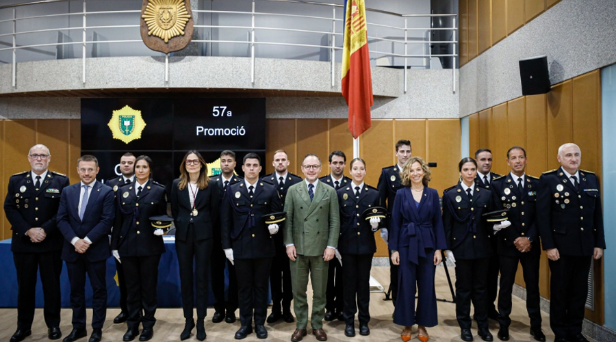 Les autoritats, els comandaments i els agents de la 57a promoció (SFGA)