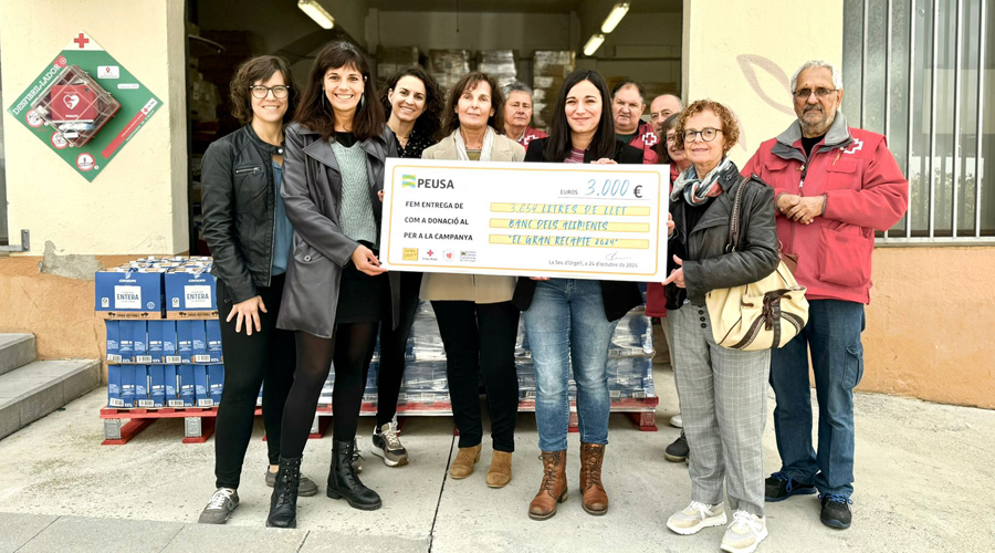 Lliurament d'un xec de PEUSA per al Gran Recapte d'Aliments a l'Alt Urgell (RàdioSeu)