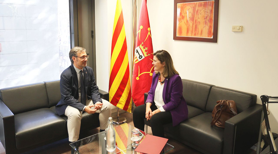 El conseller de Política Lingüística de la Generalitat, F. Xavier Vila, i la síndica del Conselh Generau d'Aran, Maria Vergés (Govern.cat)