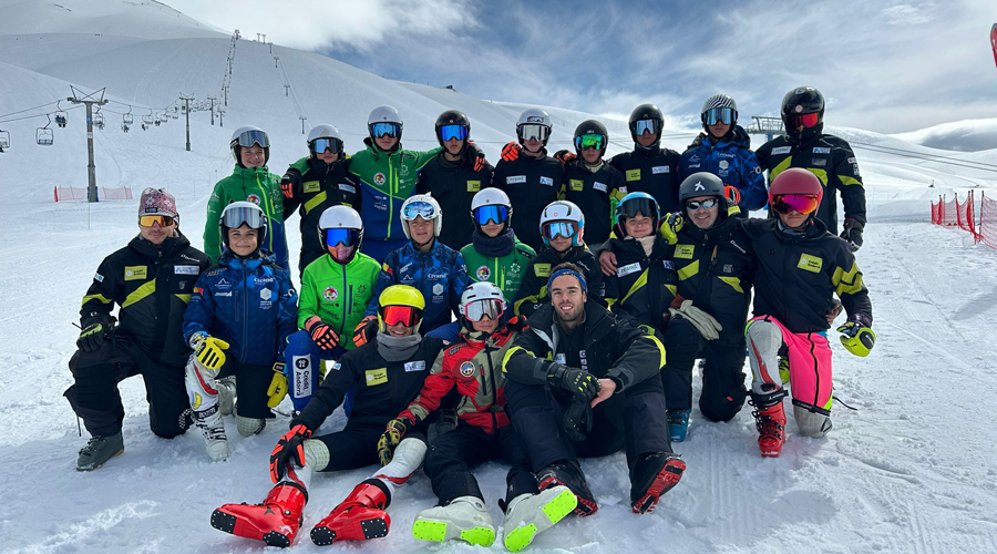 Els components del grup U16 de l'EEBE (FAE)