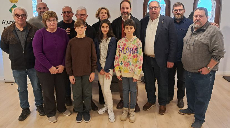 Els guanyadors dels premis dels Jocs Florals dels Micropobles lliurats a Organyà (organització)