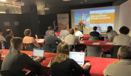 La directora d'Andorra Business durant el bootcamp
