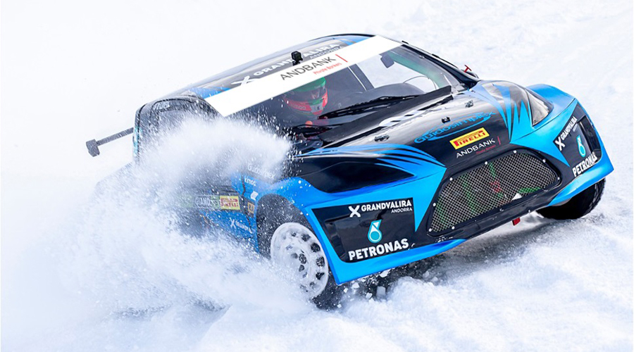 Un vehicle evolucionant damunt del Circuit Andorra - Pas de la Casa (Andbank GSeries)