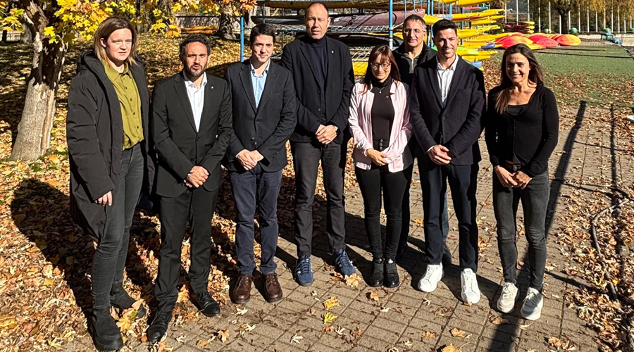 Tercer i quart per l'esquerra, l'alcalde Joan Barrera i el conseller Berni Álvarez (Govern.cat)