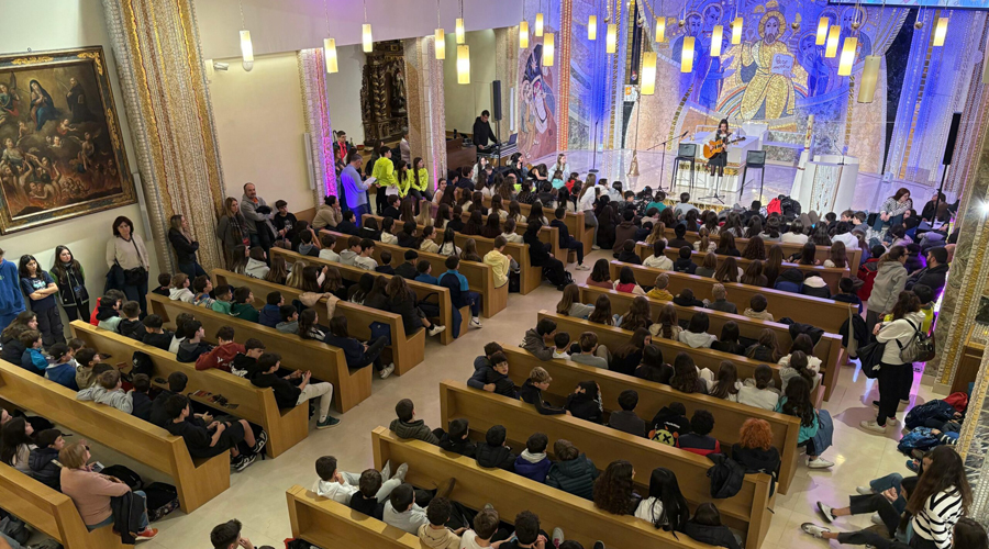 L'església de Sant Julià era plena a vessar en la pregària del Canòlich Music (Bisbat d'Urgell)