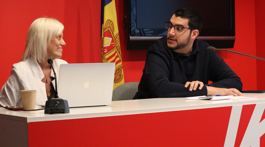 Mari Carmen Garcia i Pere Baró en la seva compareixença (PS)