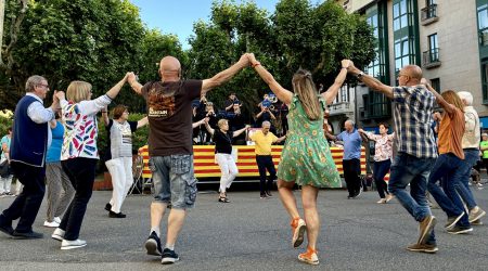 Ballada de sardanes a la plaça de Catalunya de la Seu d'Urgell