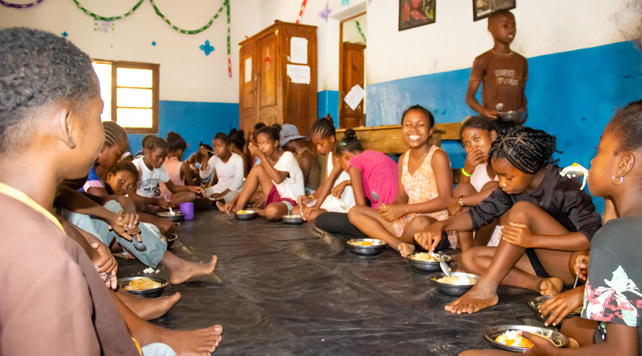Infants que es beneficien de les accions de l’ONG Aigua de Coco (Carnet Jove Andorra)