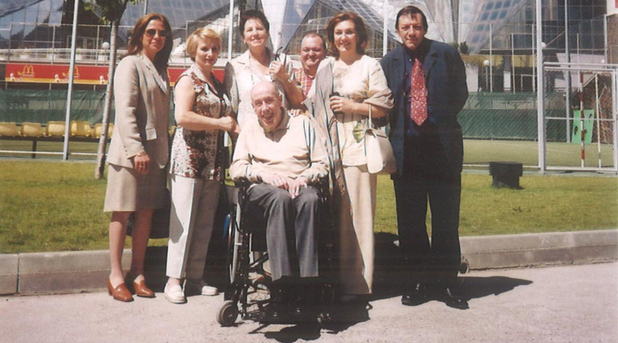 Membres de l’AEPA i el poeta Miquel Martí Pol, a Escaldes. Foto: Rosa Mari Sorribes