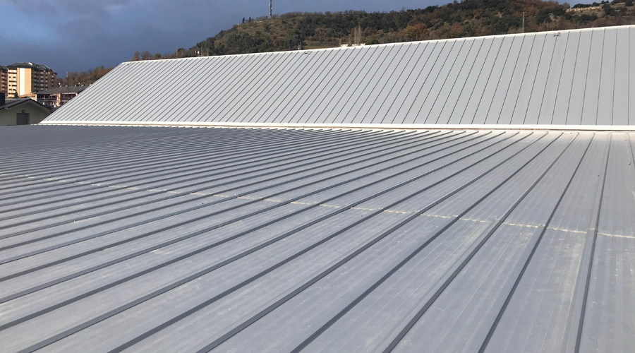 La nova coberta al Palau Municipal d'Esports de la Seu (Aj. la Seu)