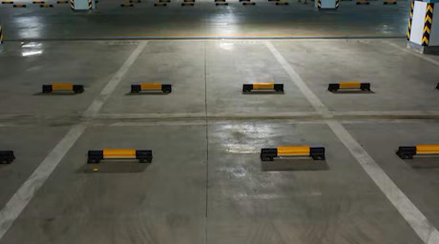 Imatge d'arxiu d'un aparcament soterrani (Freepik)