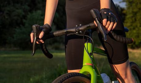 Imatge de recurs d'una dona ciclista