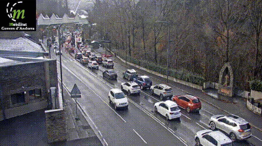 retencions de sortida a la frontera del riu Runer a les 11:50 hores d'aquest diumenge (Servei de Mobilitat)