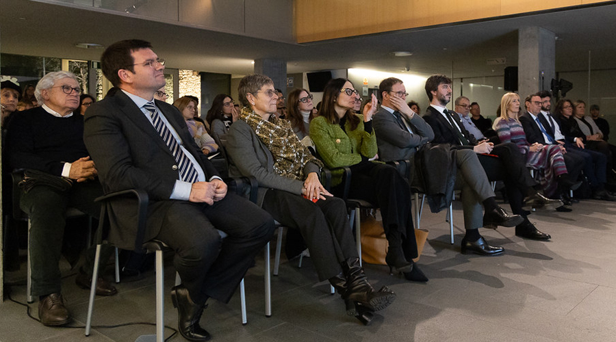 Autoritats i personalitats a la primera fila de l'acte (Consell General)