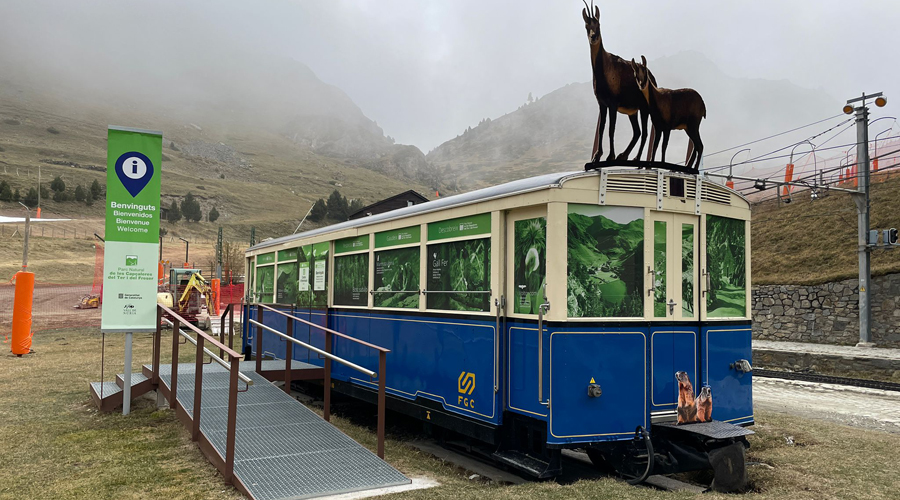 Nou espai de benvinguda amb el punt d’informació (Govern.cat)