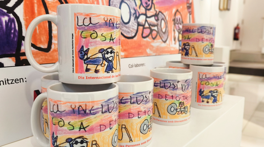 Les tasses dissenyades amb el dibuix d'Ainara Monticchio (FPNSM)