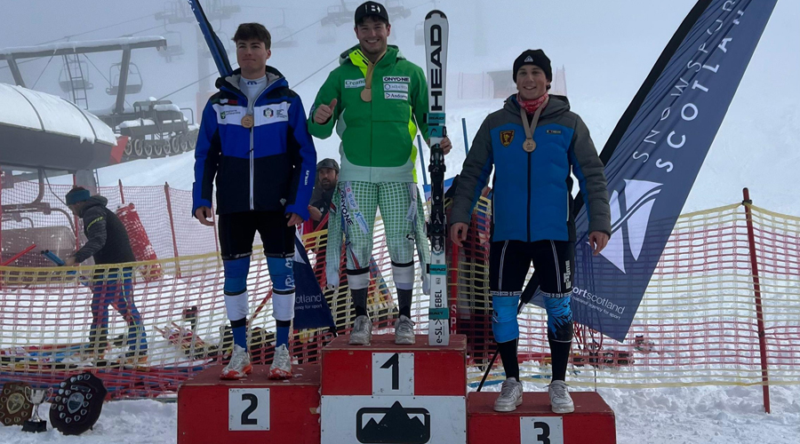 Bartumeu Gabriel, a dalt de tot del podi del segon eslàlom de Bormio (FAE)