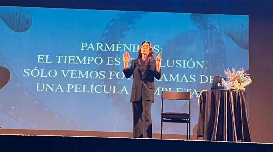 Tati Ballesteros durant la seva xerrada (Associació Marc GG)