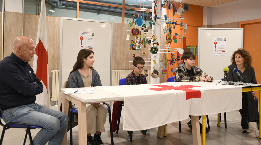 Joan Saurí, els tres alumnes i Olga Moreno (SFGA)