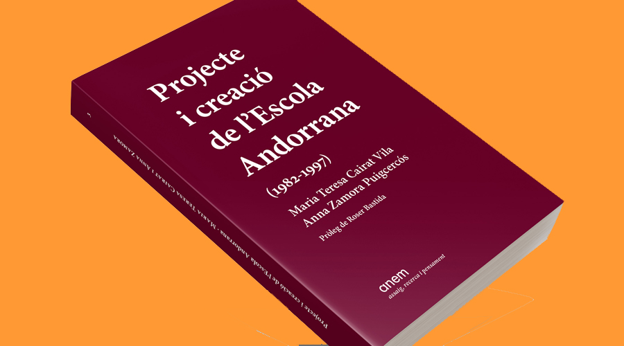 Un exemplar del llibre Projecte i creació de l’Escola Andorrana (1982-1997). Anem Editors