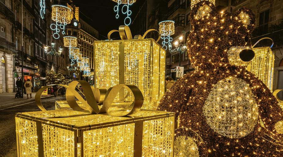 Llums i decoració de Nadal. Autor: Pavel Samsonov. iStock / GettyImages Plus