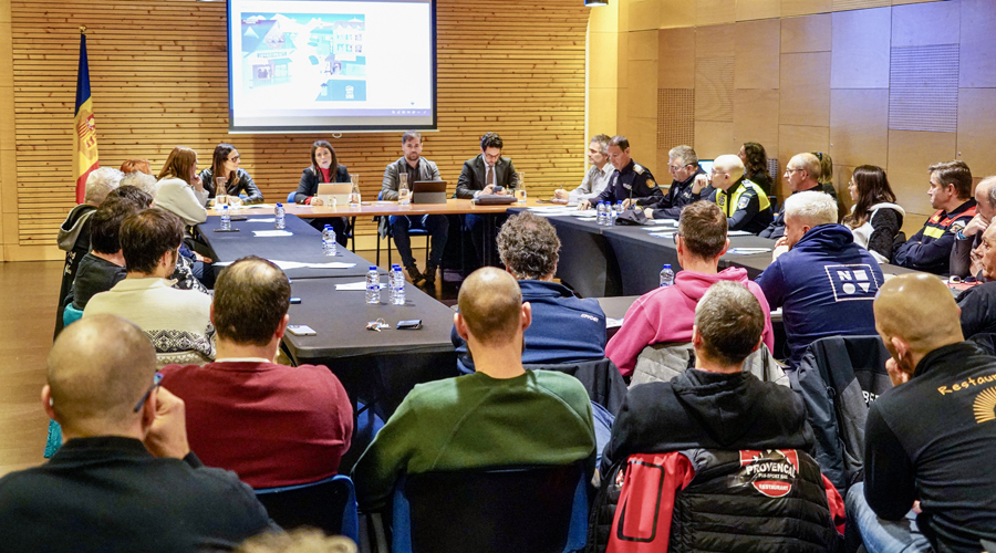 La Taula de l’oci nocturn del Pas de la Casa en la reunió d'aquest dilluns (Comú d'Encamp)