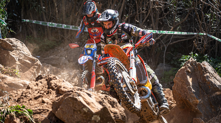 En primer terme, el pilot andorrà, Marc Font (@artracing)