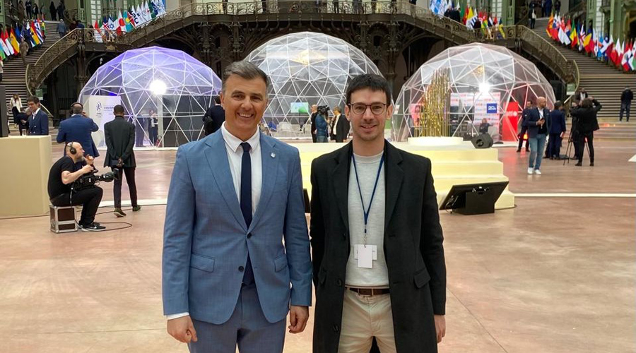 El secretari d'Estat, Marc Rossell, a l'esquerra, a la cimera sobre intel·ligència, a París (SFGA)