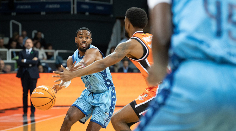 Gran partit del BC Andorra de Joan Plaza contra el València Basket. Foto. ACB